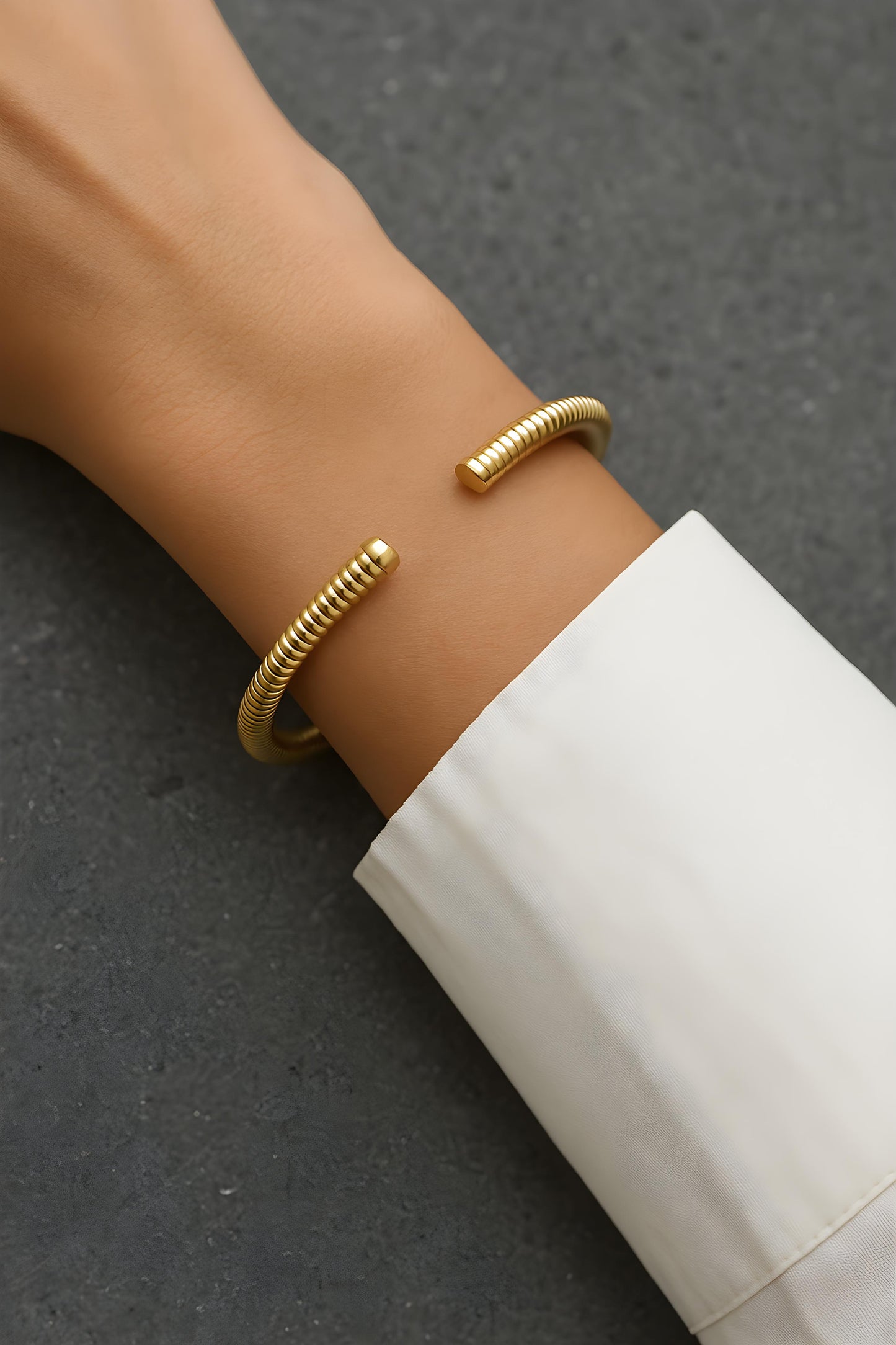 Solid 14K yellow gold Italian Tubogas Bangle EJB67505