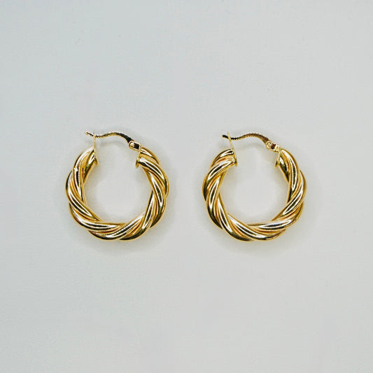 Very stylish and elegant, these hoop earrings are crafted in highly polished 14K yellow gold. These earrings are the perfect mix of stylish and chic, amazing for every day wear. 
A pair weighs 5.5 grams 
The diameter is 25mm (1")
FREE USPS Priority Mail shipping!
FREE leatherette jewelry box!
Made in Italy. 