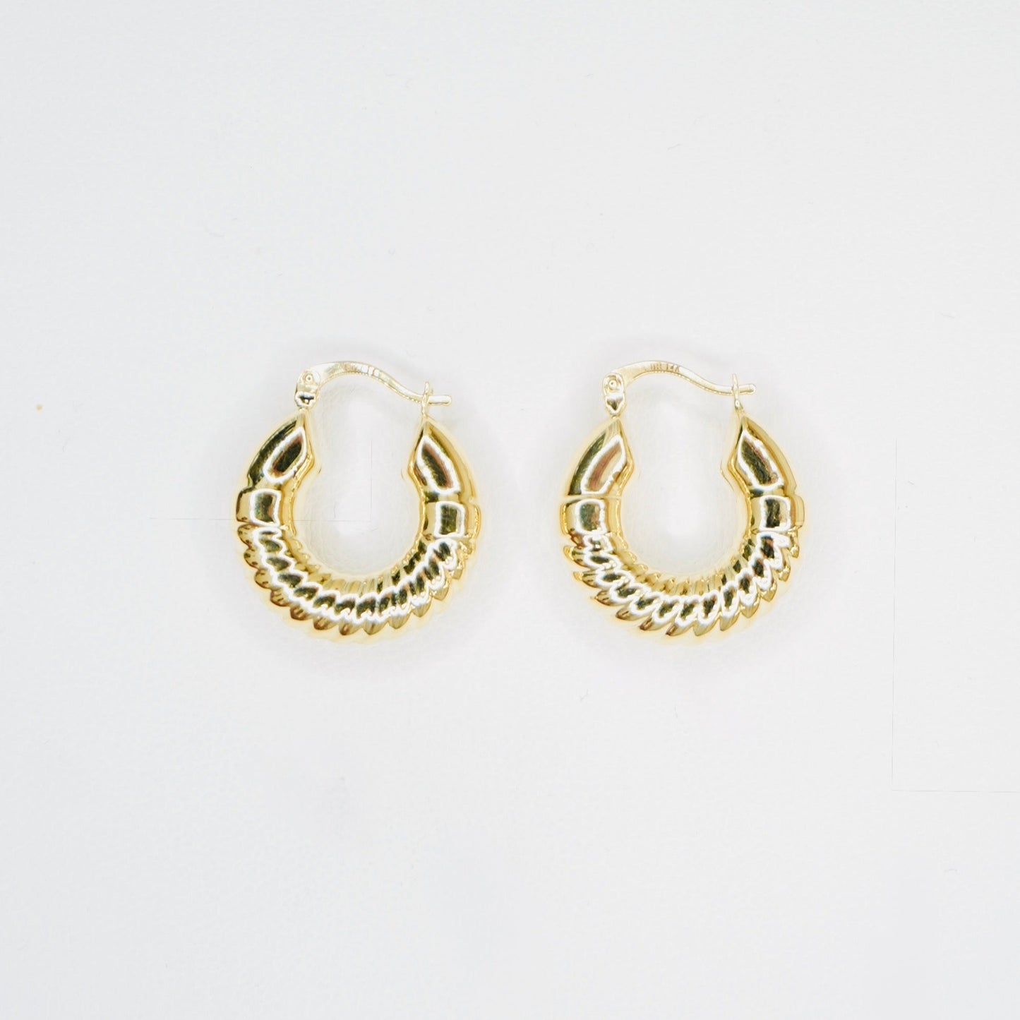Very stylish and elegant, these hoop earrings are crafted in highly polished 14K yellow gold. These earrings are the perfect mix of stylish and chic, amazing for every day wear.
A pair weighs 3.2 grams
Measures 20mm in diameter
FREE USPS Priority Mail shipping!
FREE leatherette jewelry box!
Made in Italy. 