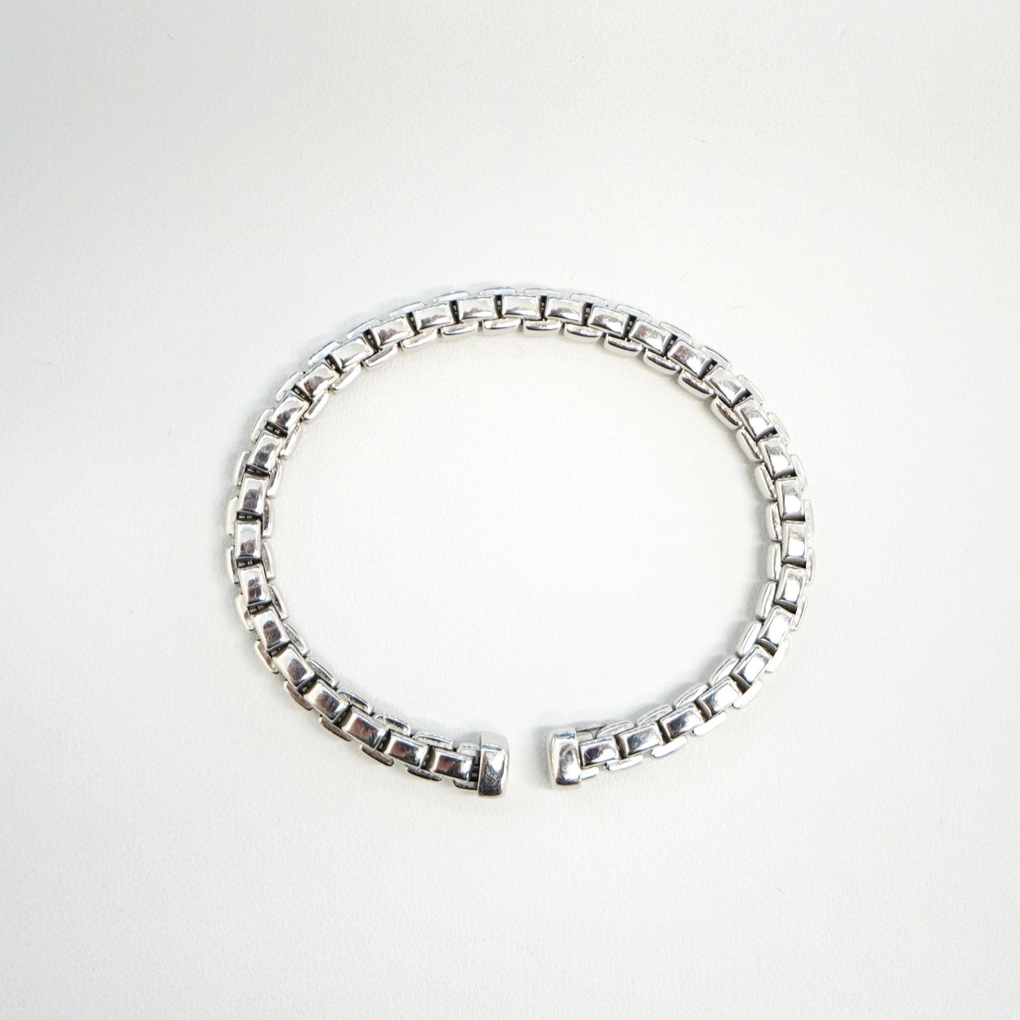 14K White Gold Round Box Bangle