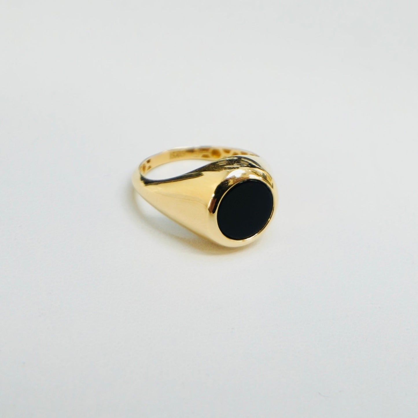 Solid 14K Gold Black Onyx Oval Ring EJMR29629