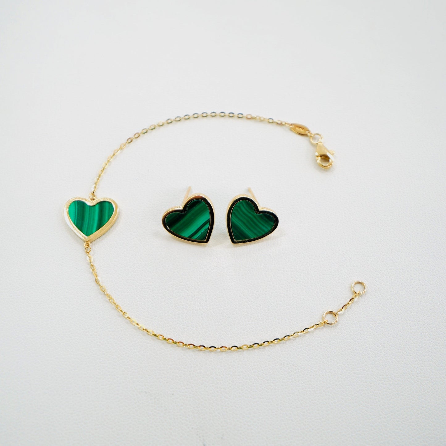Fall in love with timeless elegance. Handcrafted in Italy from genuine 14K yellow gold, this dainty heart bracelet and earrings feature a delicate heart charm with the famous malachite stone. Lightweight and effortlessly chic, it’s the perfect everyday luxury piece that layers beautifully or stands stunningly on its own.&nbsp;

The bracelet measures 7 inches long

The bracelet and earrings weigh 4.5 grams&nbsp;

Made in Italy.
All orders ship within 24 hours!
FREE leatherette jewelry box!
FREE USPS Priority