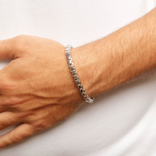 14K White Gold Round Box Bangle